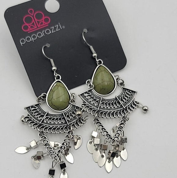 Paparazzi vintage vagabond green dangling earrings - Picture 2 of 4